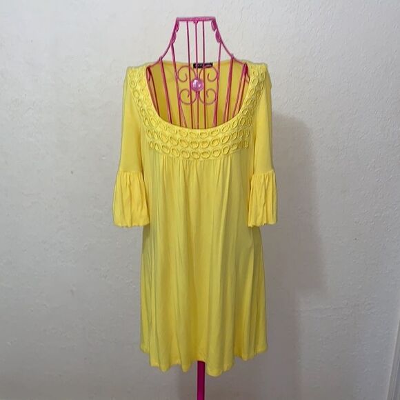 ChaCha Vente yellow bell sleeve dress. - Picture 3 of 16